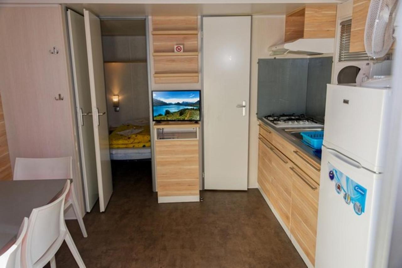 Camping Les Rives Du Lac De Vinca Dış mekan fotoğraf