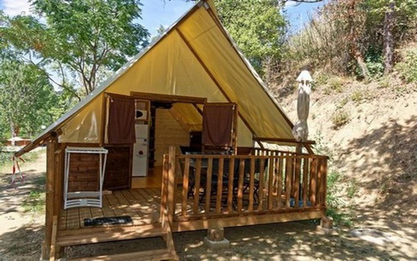 Camping Les Rives Du Lac De Vinca Dış mekan fotoğraf