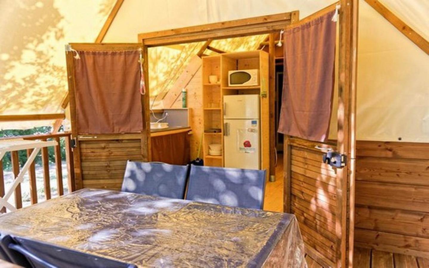 Camping Les Rives Du Lac De Vinca Dış mekan fotoğraf