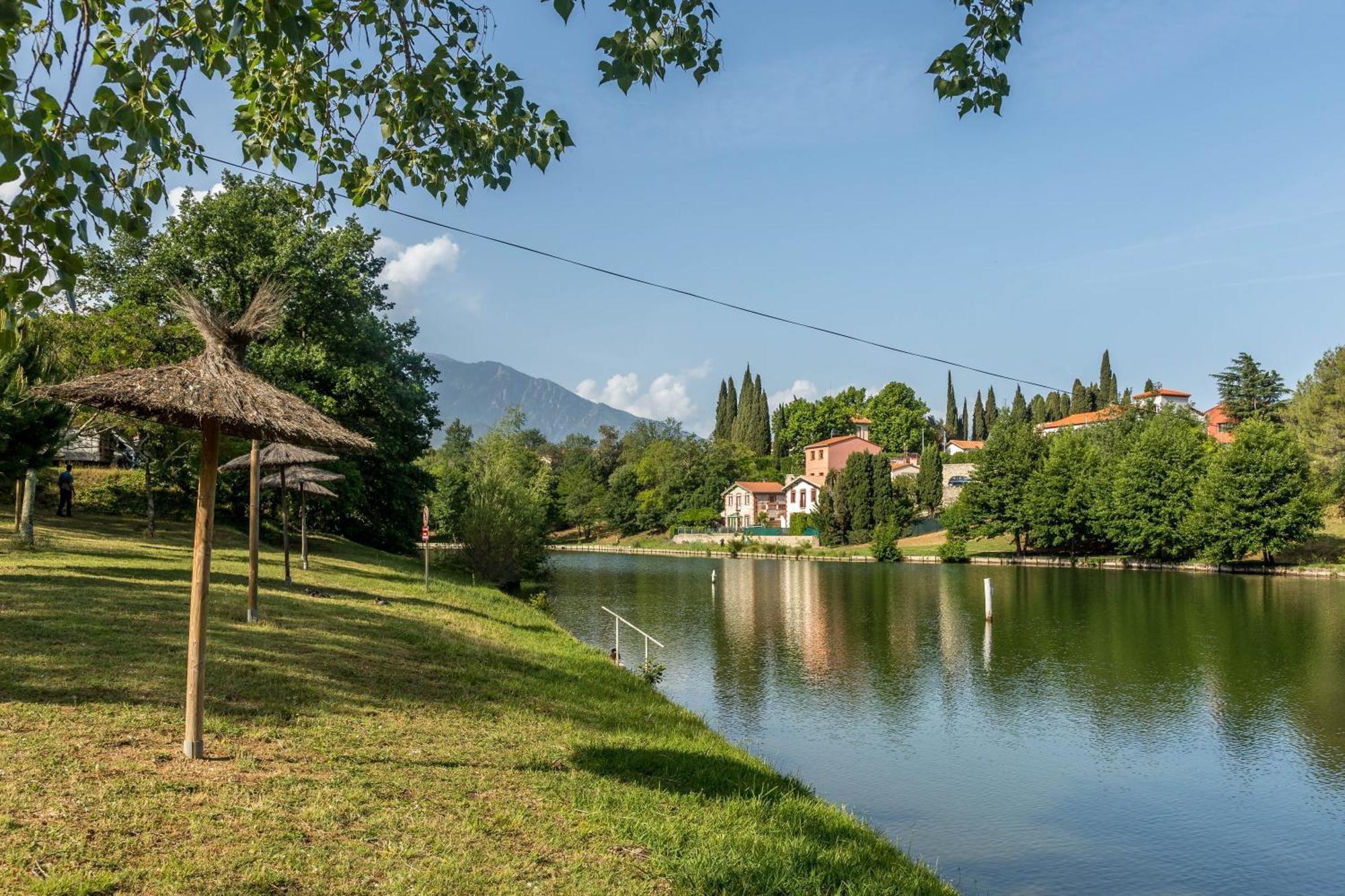 Camping Les Rives Du Lac De Vinca Dış mekan fotoğraf