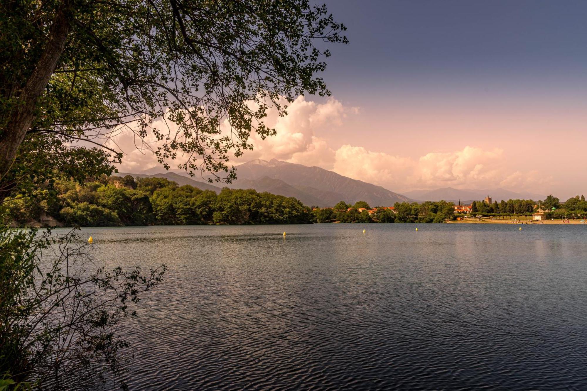 Camping Les Rives Du Lac De Vinca Dış mekan fotoğraf